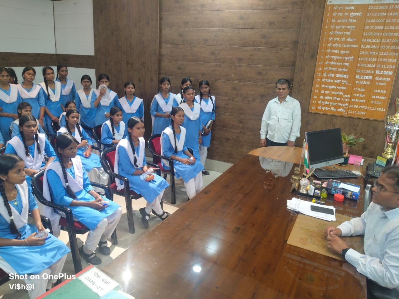 51 छात्राओं ने संभाली ‘शहर सरकार’ की पाठशाला, कमिश्नर ने समझाई महापौर से पार्षद तक की भूमिका