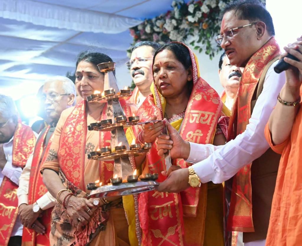 सवा लाख दीयों से जगमगाया महादेव घाट, PM मोदी के जन्मदिन पर CM साय ने की दीर्घायु की कामना