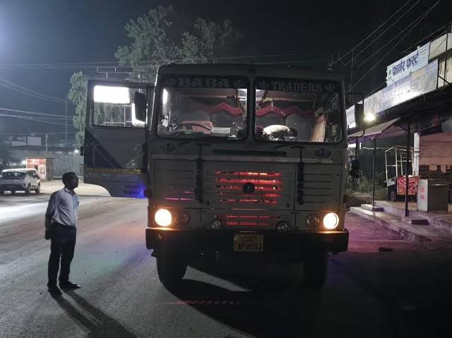 धमतरी में अवैध रेत परिवहन करने वालों की खैर नहीं! दो रातों में 6 हाइवा जब्त, प्रशासन का अभियान तेज