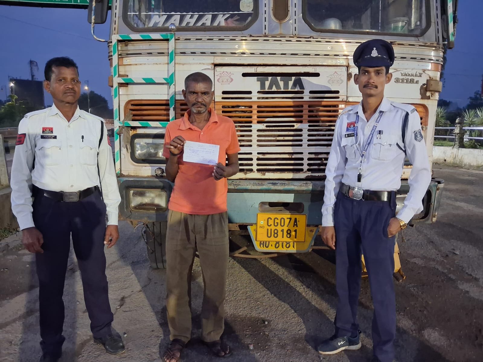 नशे में ट्रक दौड़ा रहा था चालक, दंतेवाड़ा पुलिस ने पकड़ा; कोर्ट ने लगाया ₹10 हजार का जुर्माना