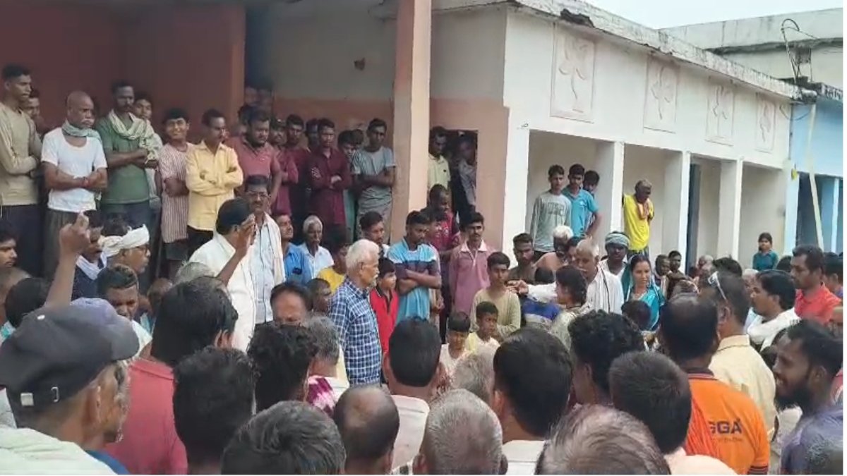 धमतरी में अंतिम संस्कार को लेकर घंटों विवाद, धर्मांतरित महिला के शव को दफनाने पर ग्रामीणों ने जताई आपत्ति