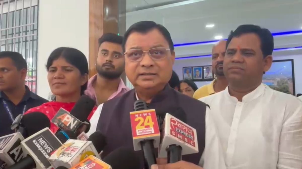 झीरम कांड पर सियासत तेज, मंत्री देवांगन का कांग्रेस पर पलटवार- ‘5 साल सत्ता में थे, जेब में था सबूत तो क्यों नहीं खोला राज?’