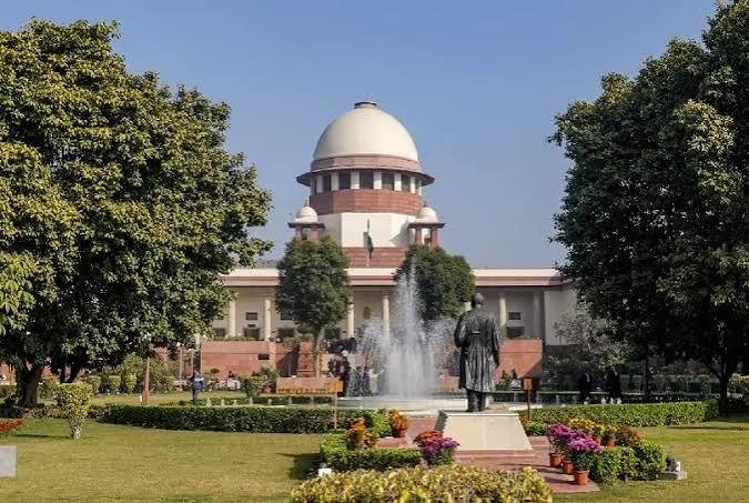 नाबालिगों के सोशल मीडिया इस्तेमाल में माता-पिता की भागीदारी अनिवार्य करने की मांग, SC ने केंद्र को भेजा नोटिस