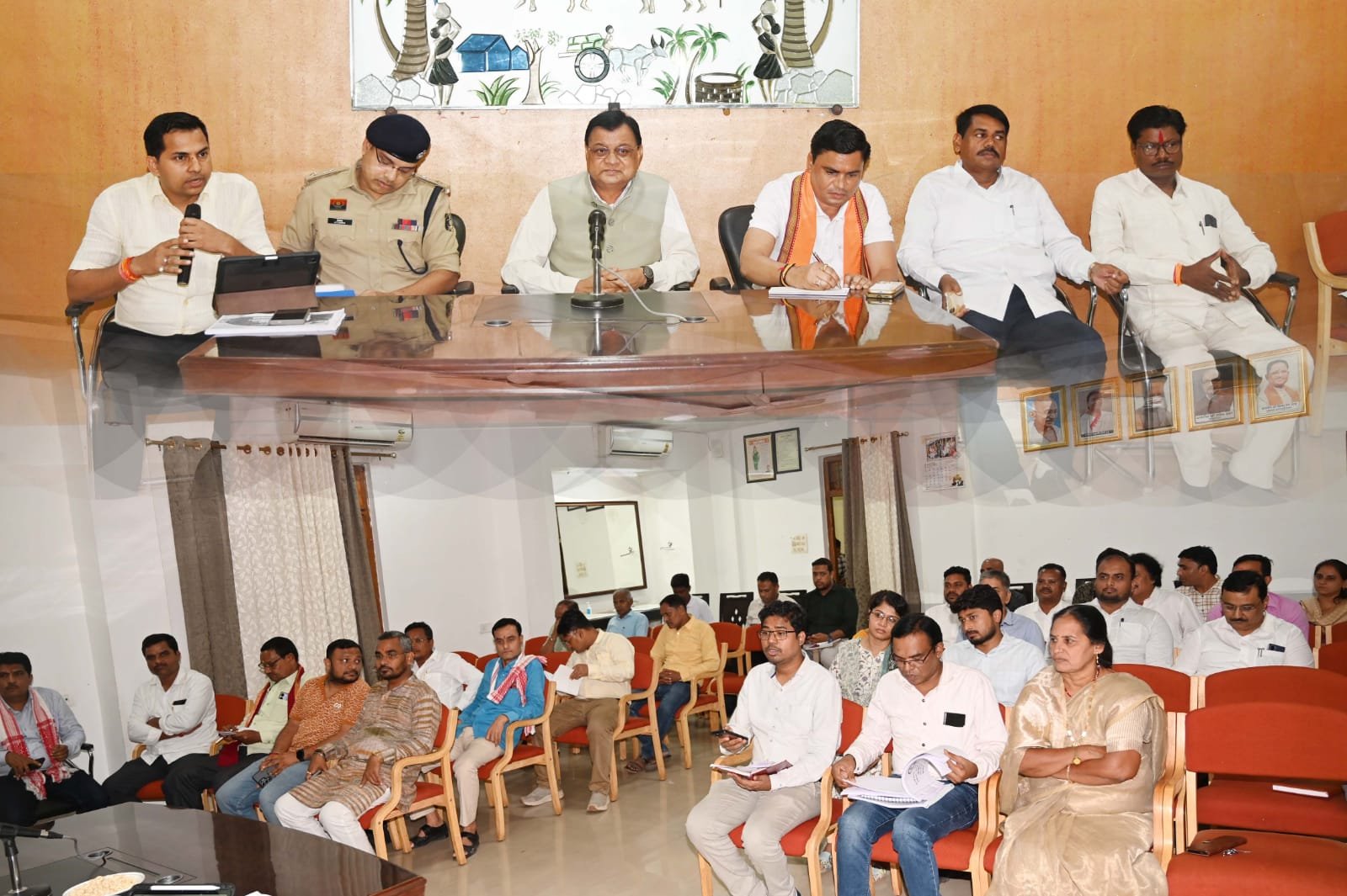 सेवा संकल्प अभियान की तैयारियों पर मंथन, प्रभारी मंत्री लखन लाल देवांगन ने कहा- हर वर्ग की भागीदारी से बनाएं अभियान को प्रभावी