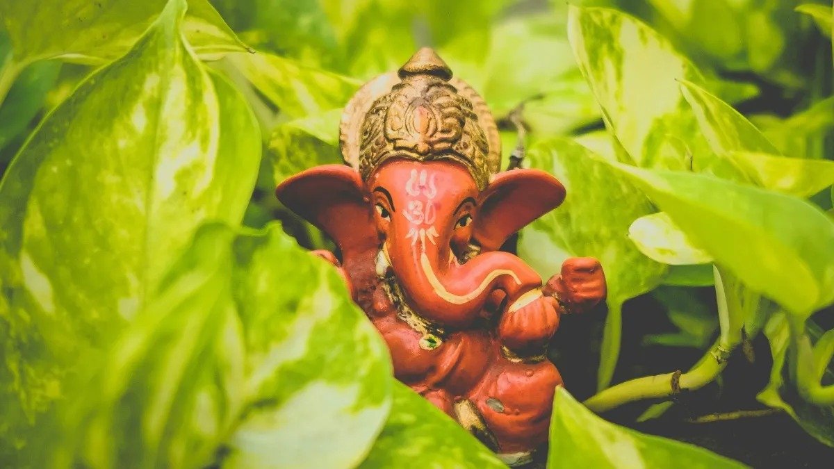 गणेश विसर्जन 2026: बप्पा को विदा करते समय इन मंत्रों का करें जाप, जानें खास मंत्र